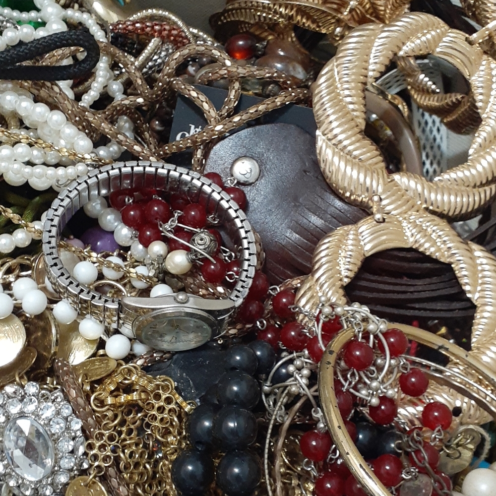 Mystery Jewelry Box Vtg to NOW UNSORTED UNSEEDED UNTESTED UNSEARCHED
